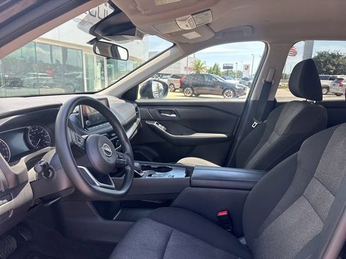 Used 2024 Nissan Rogue SV FWD image 11