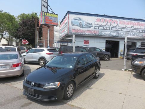 Used 2011 Volkswagen Jetta S FWD image 2