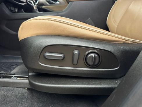 Used 2022 Chevrolet Traverse Premier image 9