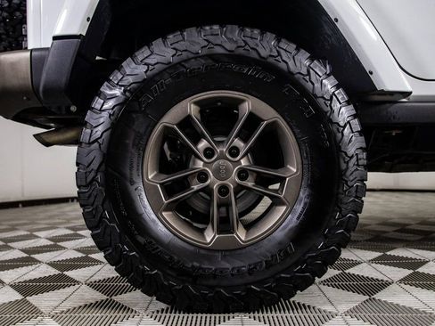 Used 2017 Jeep Wrangler Unlimited Sahara image 41