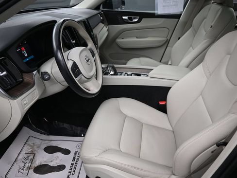 Used 2022 Volvo XC60 B5 Momentum w/ Protection Package Premier AWD/4WD image 22