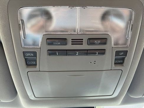 Used 2019 Toyota Highlander Limited AWD/4WD image 36