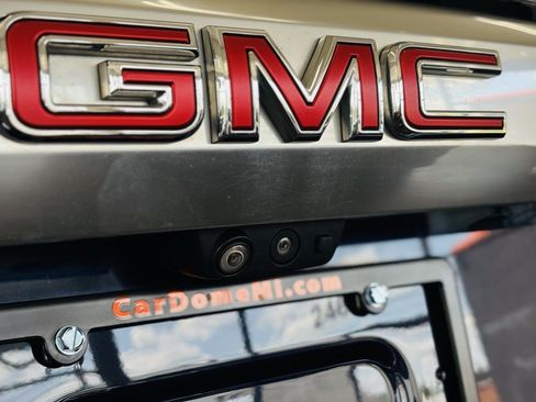 Used 2021 GMC Yukon XL Denali w/ Advanced Technology Package AWD/4WD image 9