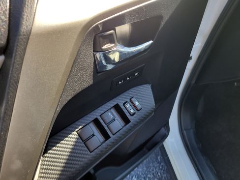 Used 2015 Toyota RAV4 Limited image 18