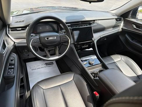 Used 2023 Jeep Grand Cherokee L Limited AWD/4WD image 13