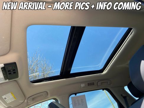 Used 2024 Nissan Pathfinder SL w/ SL Premium Package image 4