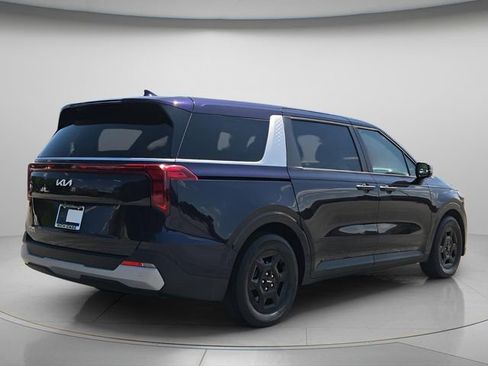 Used 2025 Kia Carnival FWD image 7
