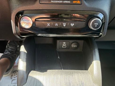 Used 2025 Ford Escape Platinum AWD/4WD image 16