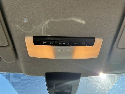 Used 2020 Nissan Kicks SR image 29