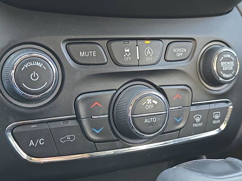 Used 2019 Jeep Cherokee Trailhawk w/ Trailer Tow Group image 19