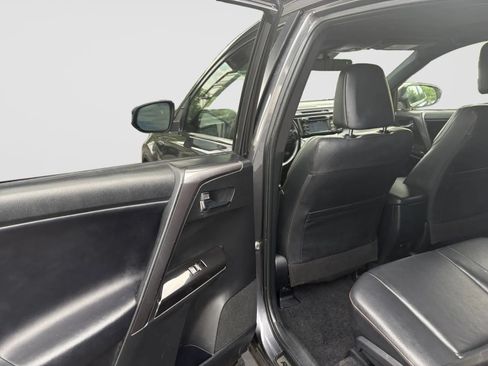 Used 2018 Toyota RAV4 SE w/ Power Extra Value Package AWD/4WD image 14