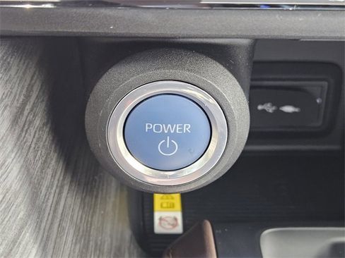 Used 2022 Toyota Venza XLE image 19