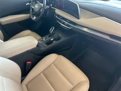 Used 2024 Cadillac XT4 Luxury FWD image 17