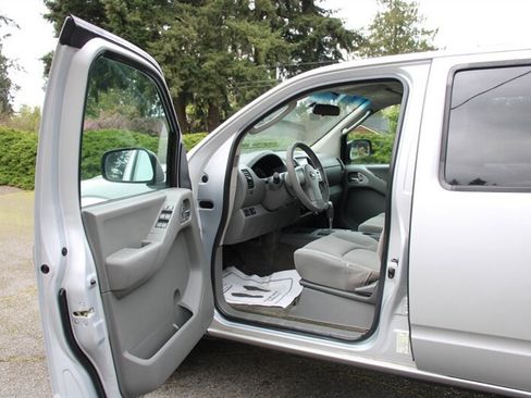 Used 2005 Nissan Frontier SE w/ (P01) Power Pkg image 5
