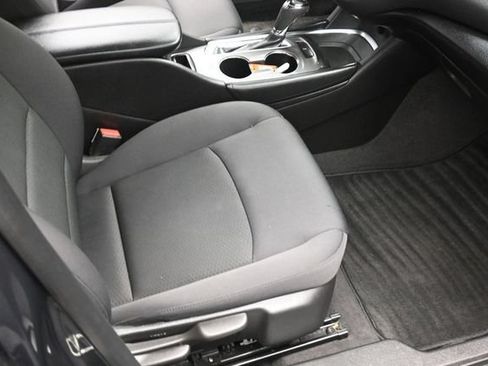 Used 2018 Chevrolet Malibu LT FWD image 40