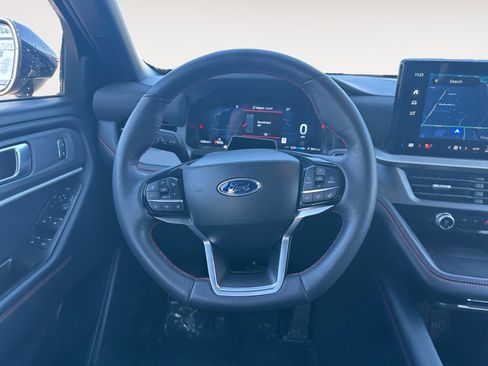 Used 2025 Ford Explorer ST-Line image 12