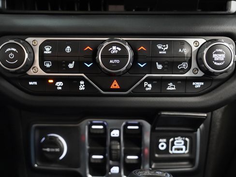 Used 2024 Jeep Wrangler Unlimited Rubicon 392 image 28