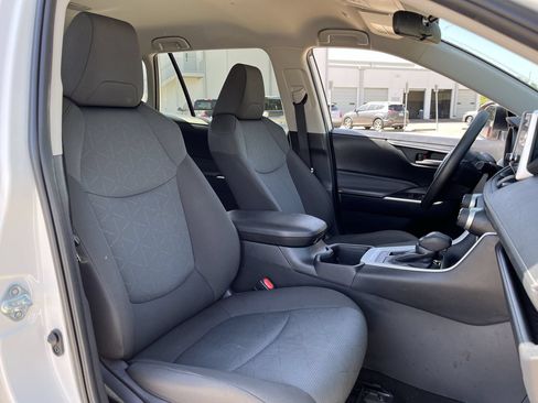 Used 2024 Toyota RAV4 XLE FWD image 25