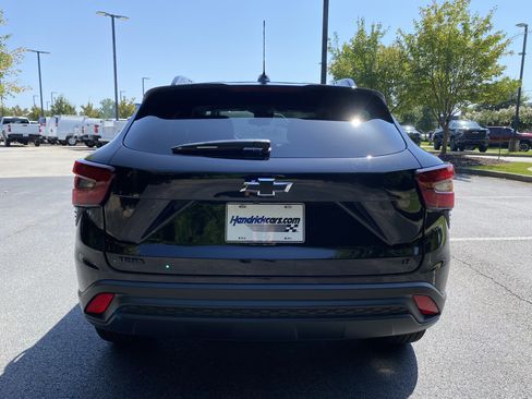 Used 2026 Chevrolet Trax LT w/ Midnight Edition FWD image 7