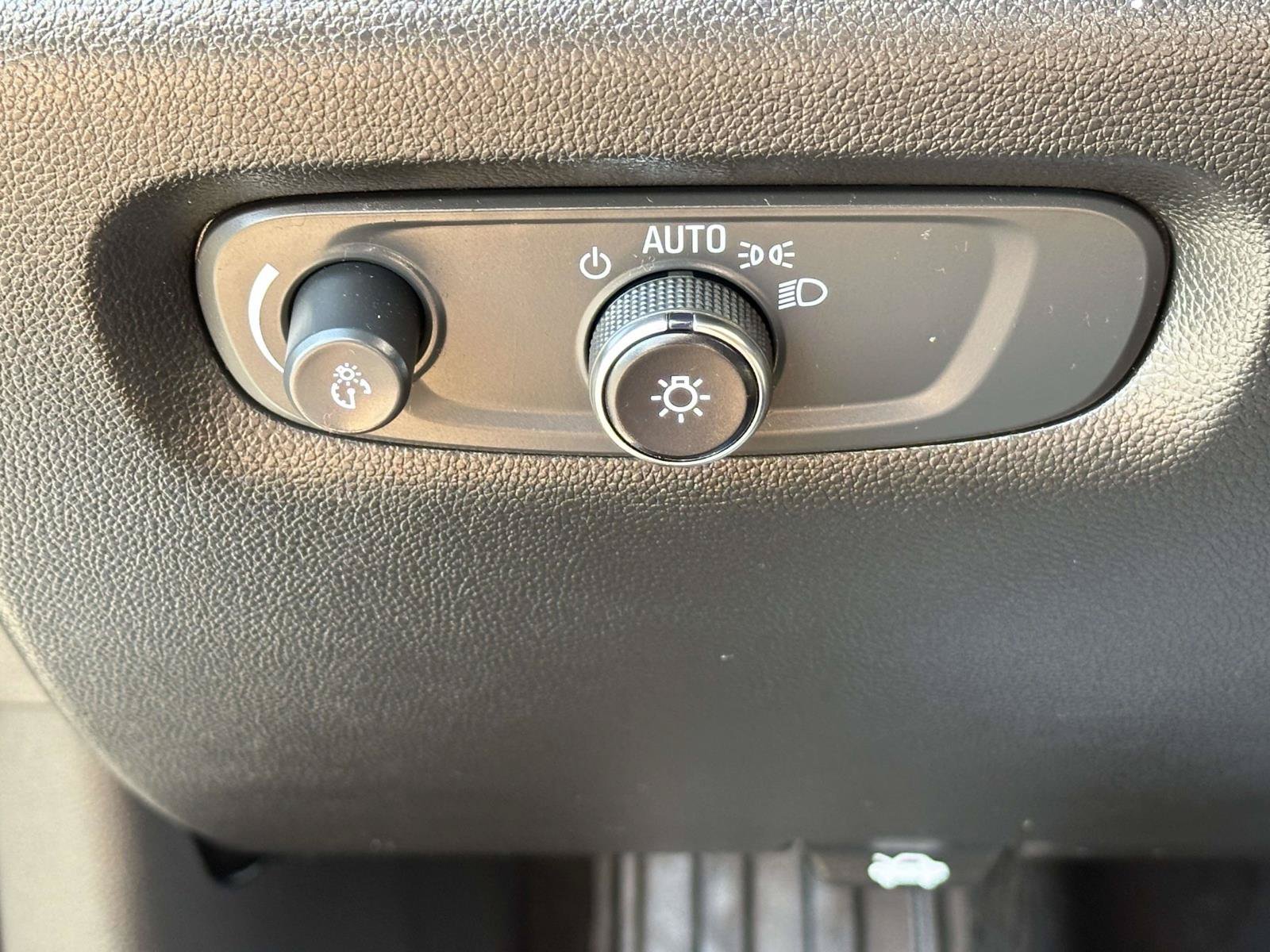 Used 2023 Chevrolet Traverse LT FWD image 15