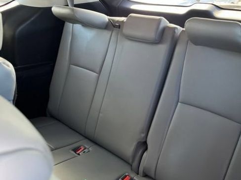 Used 2023 Toyota Highlander XLE AWD/4WD image 6
