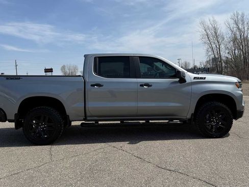Used 2025 Chevrolet Silverado 1500 LT Trail Boss w/ Convenience Package II AWD/4WD image 3