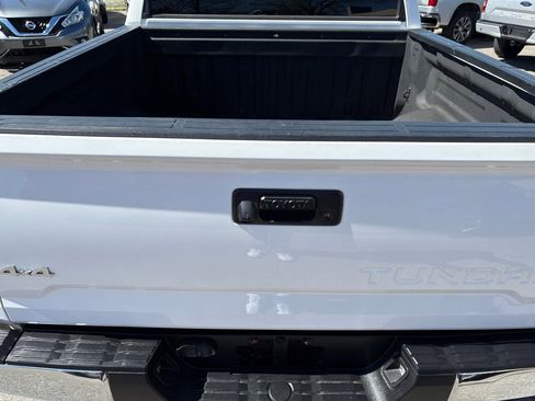 Used 2016 Toyota Tundra SR5 image 7