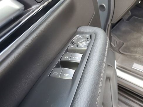 Used 2025 GMC Yukon XL Denali AWD/4WD image 17