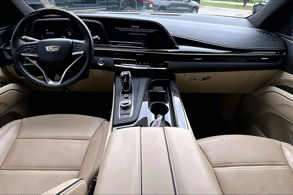 Used 2023 Cadillac Escalade Premium Luxury AWD/4WD image 12