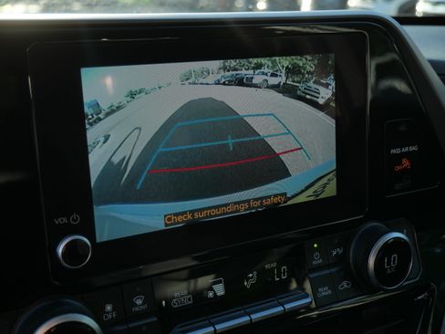 Used 2020 Toyota Highlander Limited AWD/4WD image 32