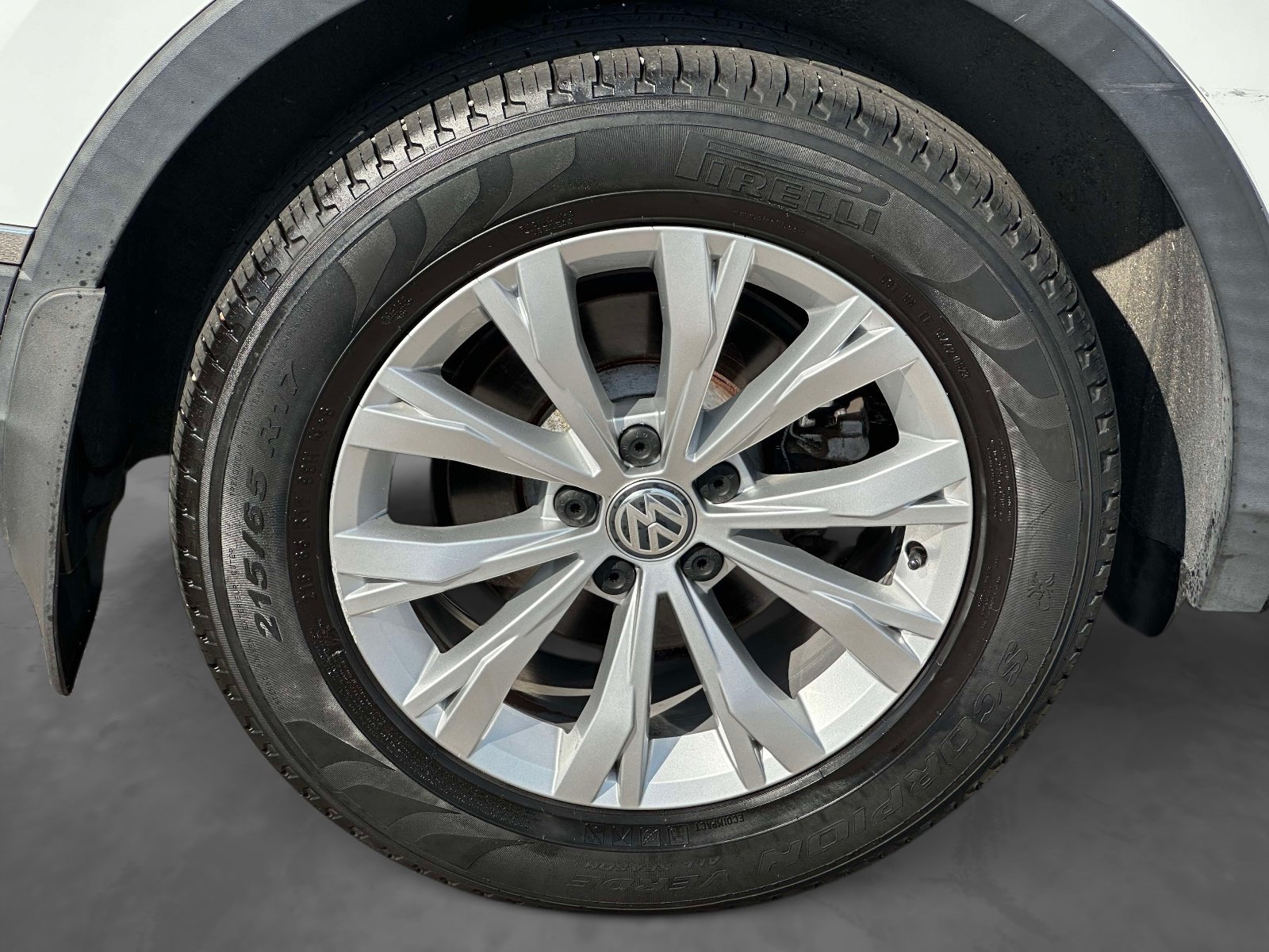 Used 2018 Volkswagen Tiguan SE w/ Panoramic Sunroof Package AWD/4WD image 6