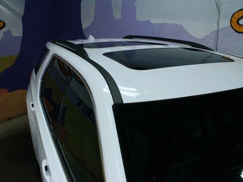 Used 2022 Chevrolet Traverse LT image 2