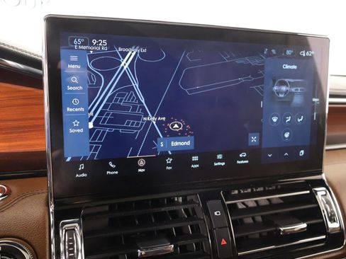 Used 2023 Lincoln Navigator L Reserve AWD/4WD image 7