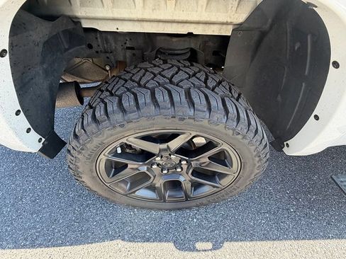 Used 2022 RAM 1500 Laramie AWD/4WD image 17