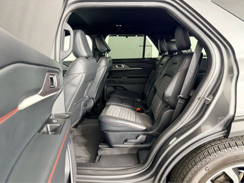 Used 2025 Ford Explorer ST-Line w/ Premium Package image 17