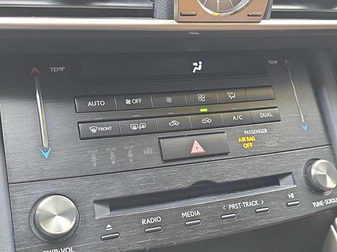 Used 2018 Lexus IS 300 image 19