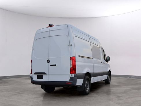 Used 2023 Mercedes-Benz Sprinter 144 Cargo image 5