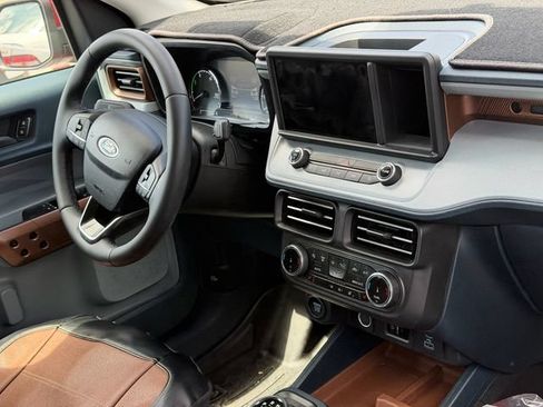 Used 2023 Ford Maverick Lariat w/ Lariat Luxury Package FWD image 8