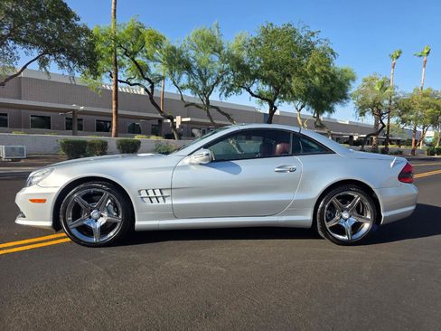 Used 2011 Mercedes-Benz SL 550 w/ Premium I Pkg image 4