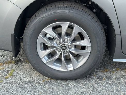 New 2026 Toyota Sienna XLE FWD image 19
