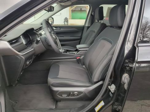 Used 2023 Jeep Grand Cherokee L Laredo w/ Luxury Tech Group I AWD/4WD image 17