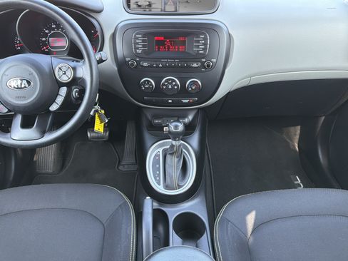 Used 2015 Kia Soul + FWD image 10