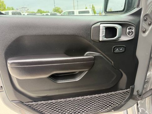 Used 2020 Jeep Wrangler Sport AWD/4WD image 33