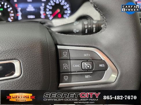 Used 2024 Jeep Compass Latitude w/ Sun and Sound Group image 17