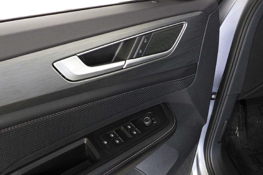 Used 2024 Volkswagen Atlas Cross Sport SE FWD image 12