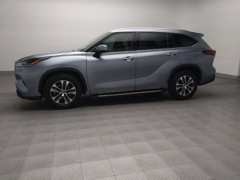 Used 2021 Toyota Highlander XLE image 2