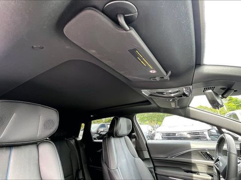 Used 2024 Cadillac Lyriq Luxury AWD/4WD image 27