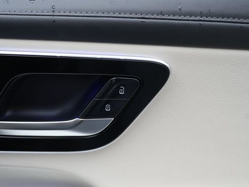 Used 2023 Mercedes-Benz GLC 300 4MATIC w/ Exclusive Trim Package image 39