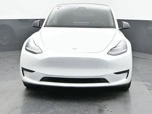 Used 2022 Tesla Model Y Long Range image 3