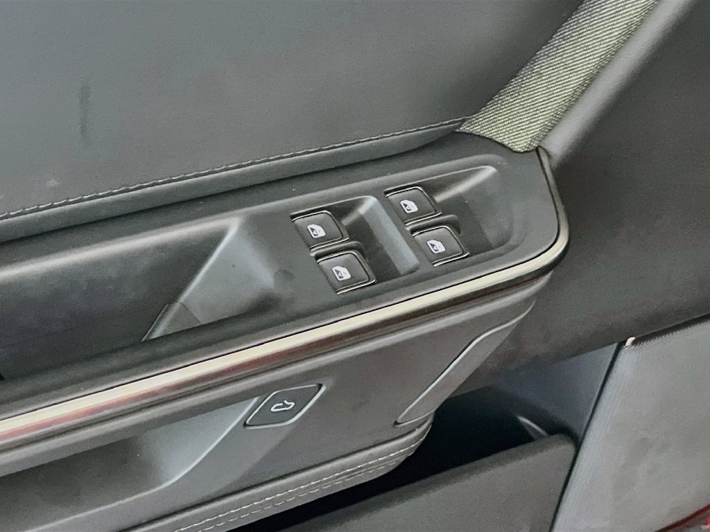 Used 2025 Rivian R1S Adventure Dual AWD/4WD image 18